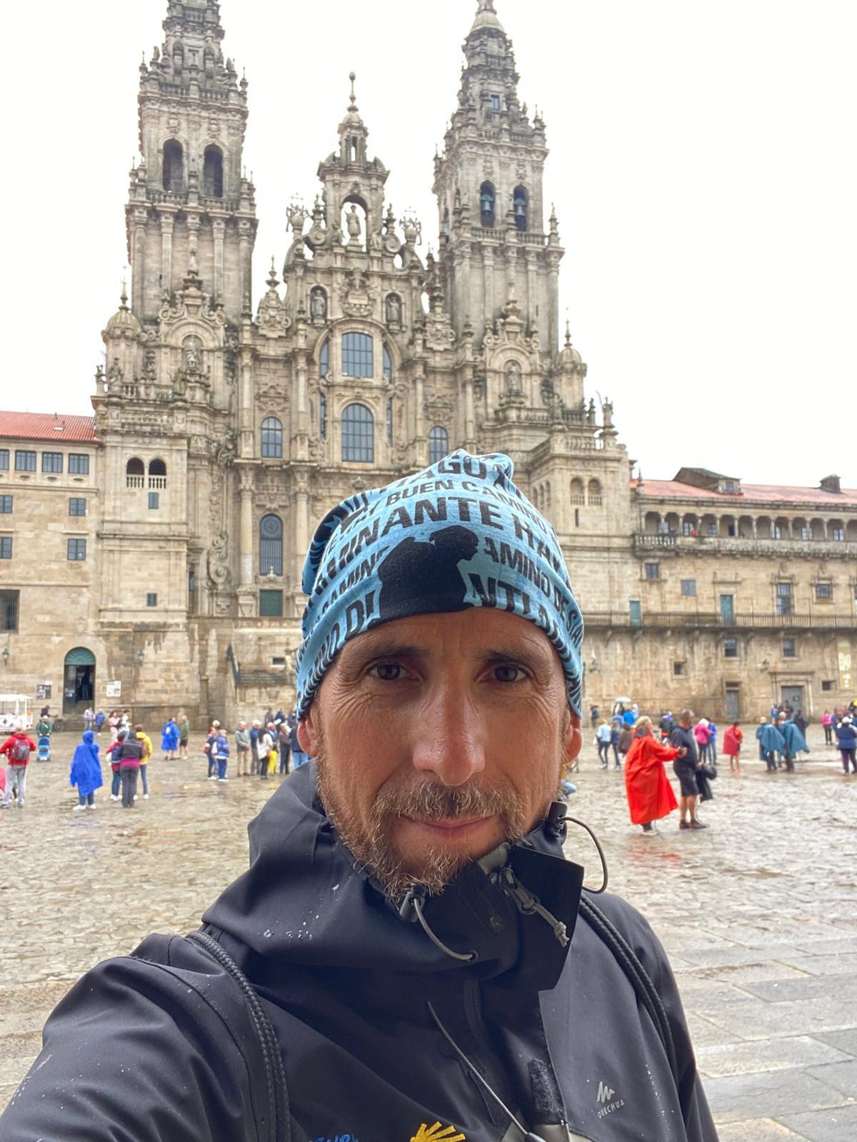 Escrivà, ante la catedral de Santiago