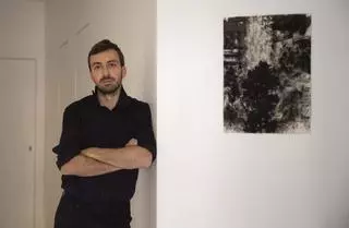 Del homenaje a Samuel Luiz en A Coruña al de Miguel de Unamuno en Chafarinas: el escultor David Bestué publica su investigación sobre monumentos efímeros