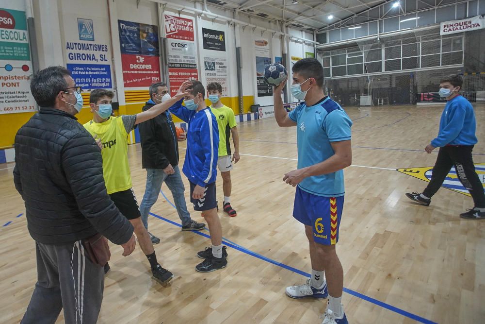 Els cadets del Sarrià en una sessió d''entrenament.