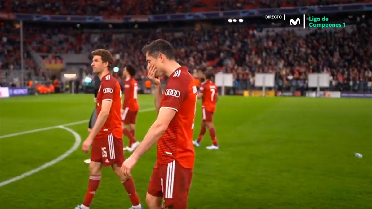 Así fue la reacción de Lewandowski tras el pitido final ante el Villarreal. ¡No se lo podía creer!