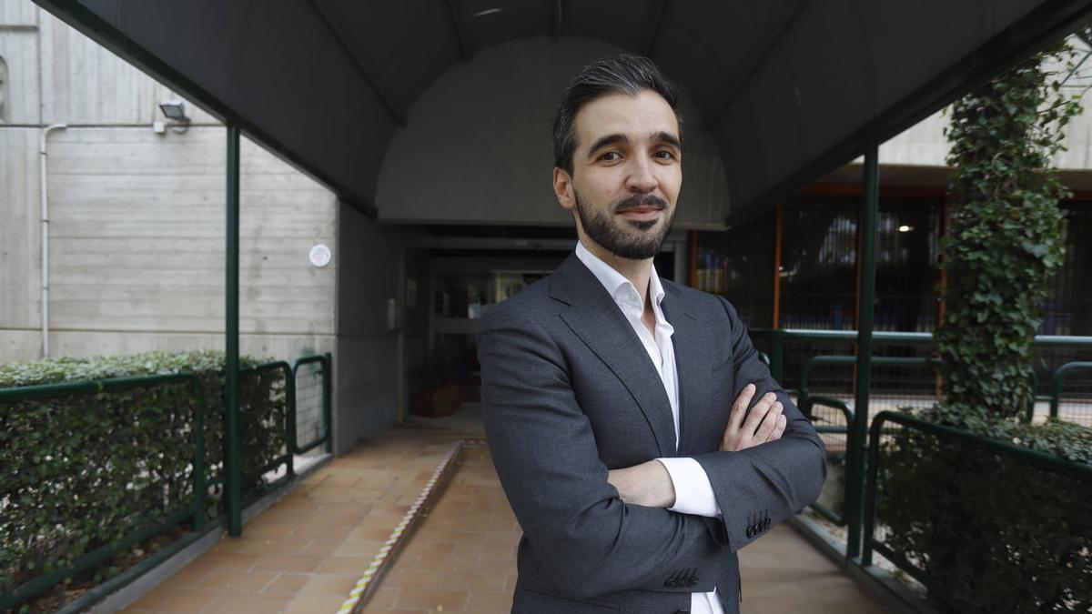 Carlos de Bonrostro Torralba, este miércoles, en el Colegio de Médicos de Zaragoza, donde se celebra el curso.