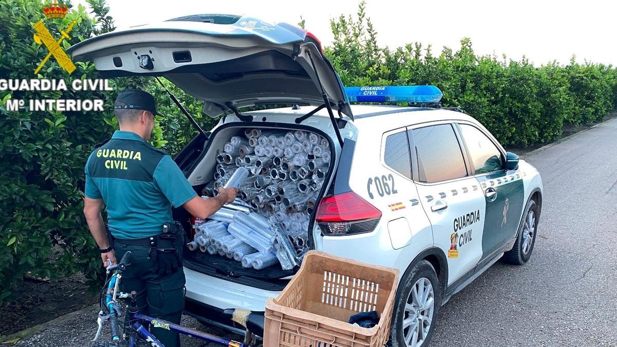 La Guardia Civil detiene a un hombre por delitos continuado de robos con fuerza y hurtos de papel de aluminio