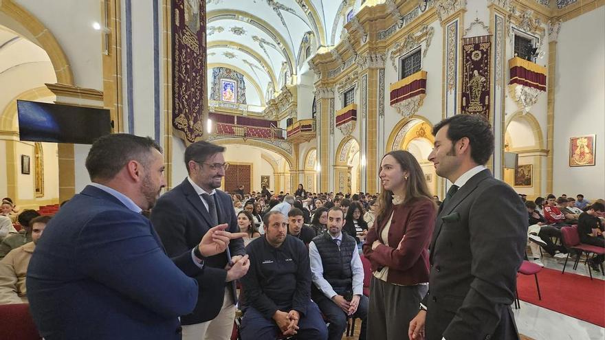 UCAM Endowment acerca la cultura financiera a cientos de estudiantes