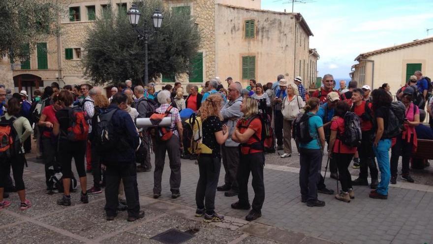 Banyalbufar celebra la apertura del camino de Planícia
