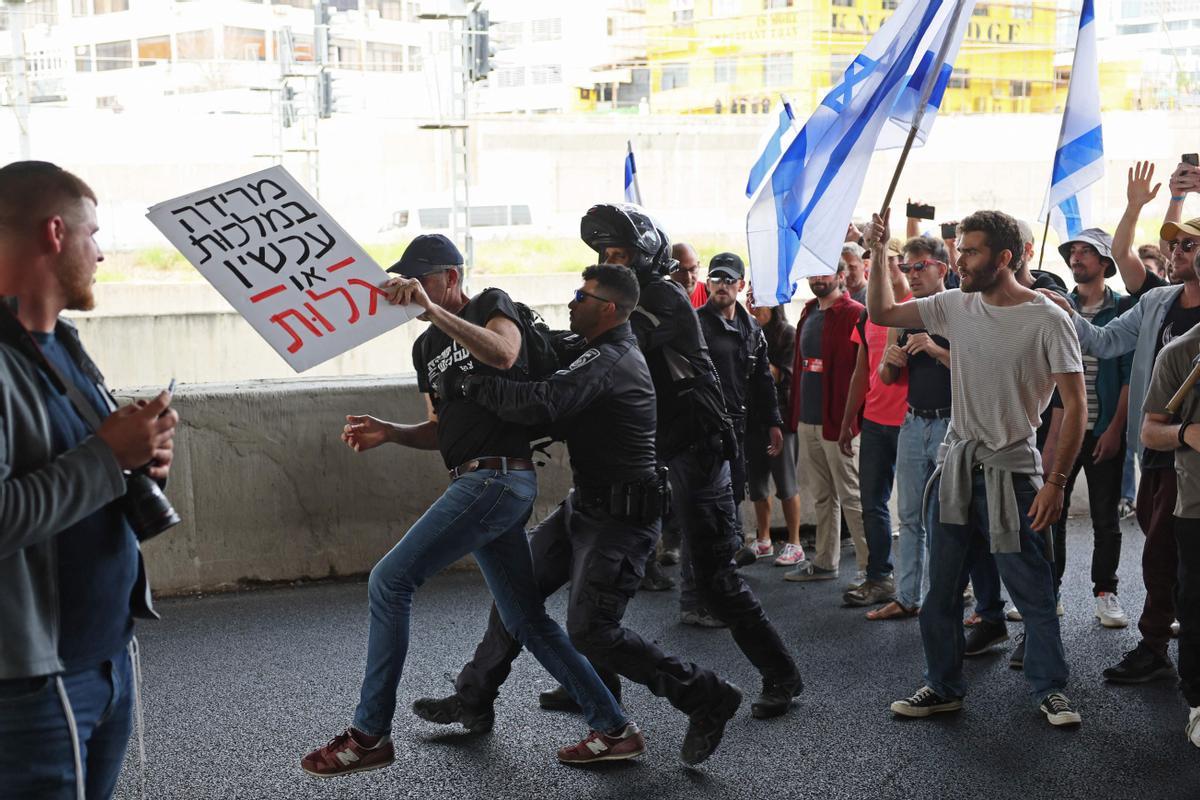 Manifestaciones en Tel Aviv contra las controvertidas reformas legales que promociona el gobierno de extrema derecha del país