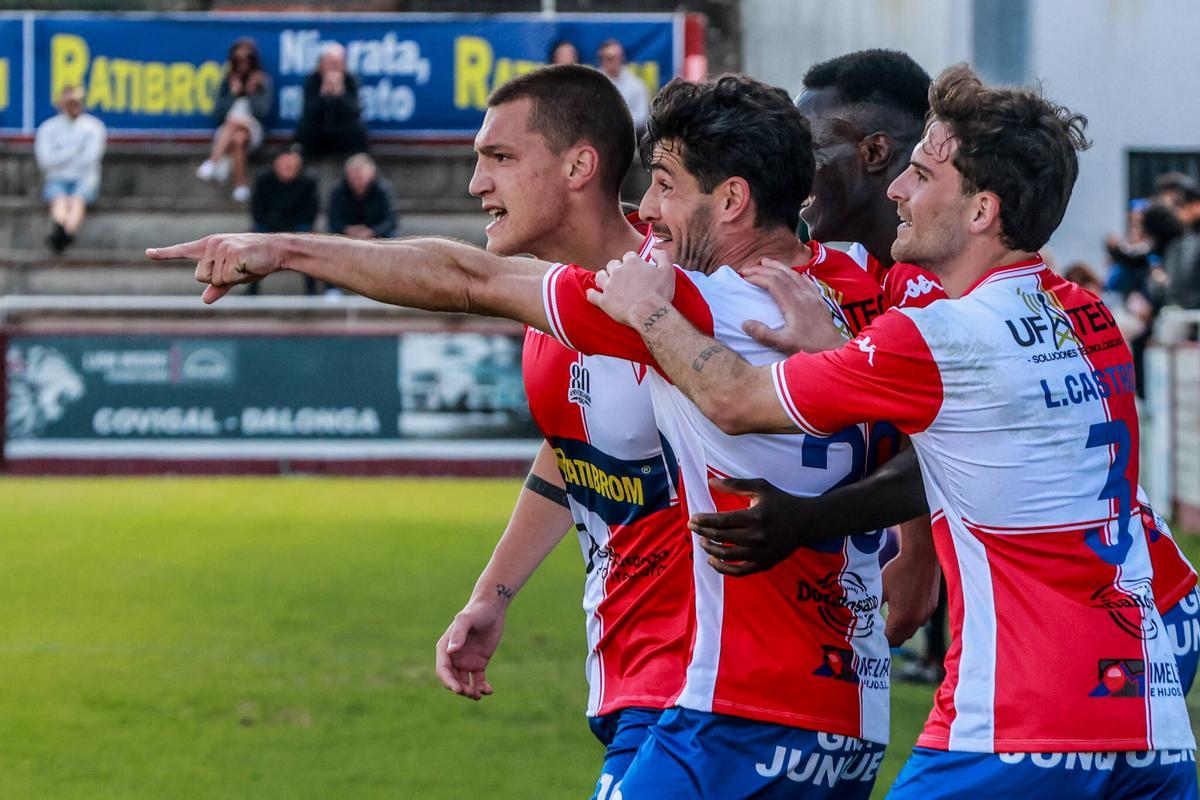 Los vilagarcianos tienen ante el Compostela una oportunidad para asentar su liderato.