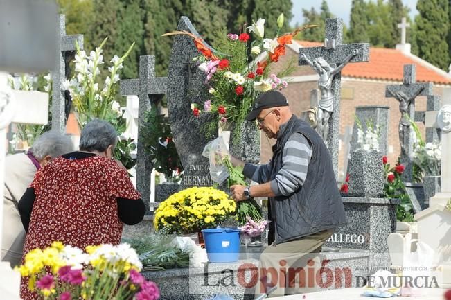 Día de Todos los Santos en el Cemeneterio de Espin