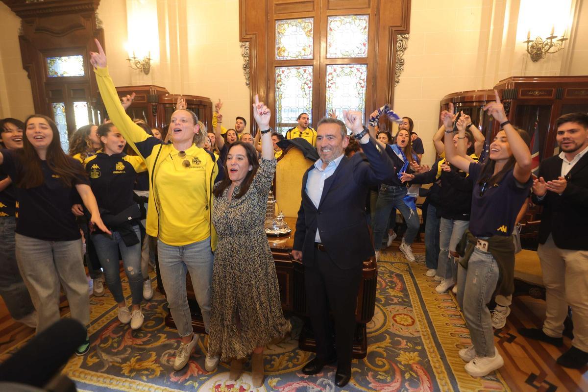 El Dépor Abanca celebra su ascenso en la plaza de María Pita
