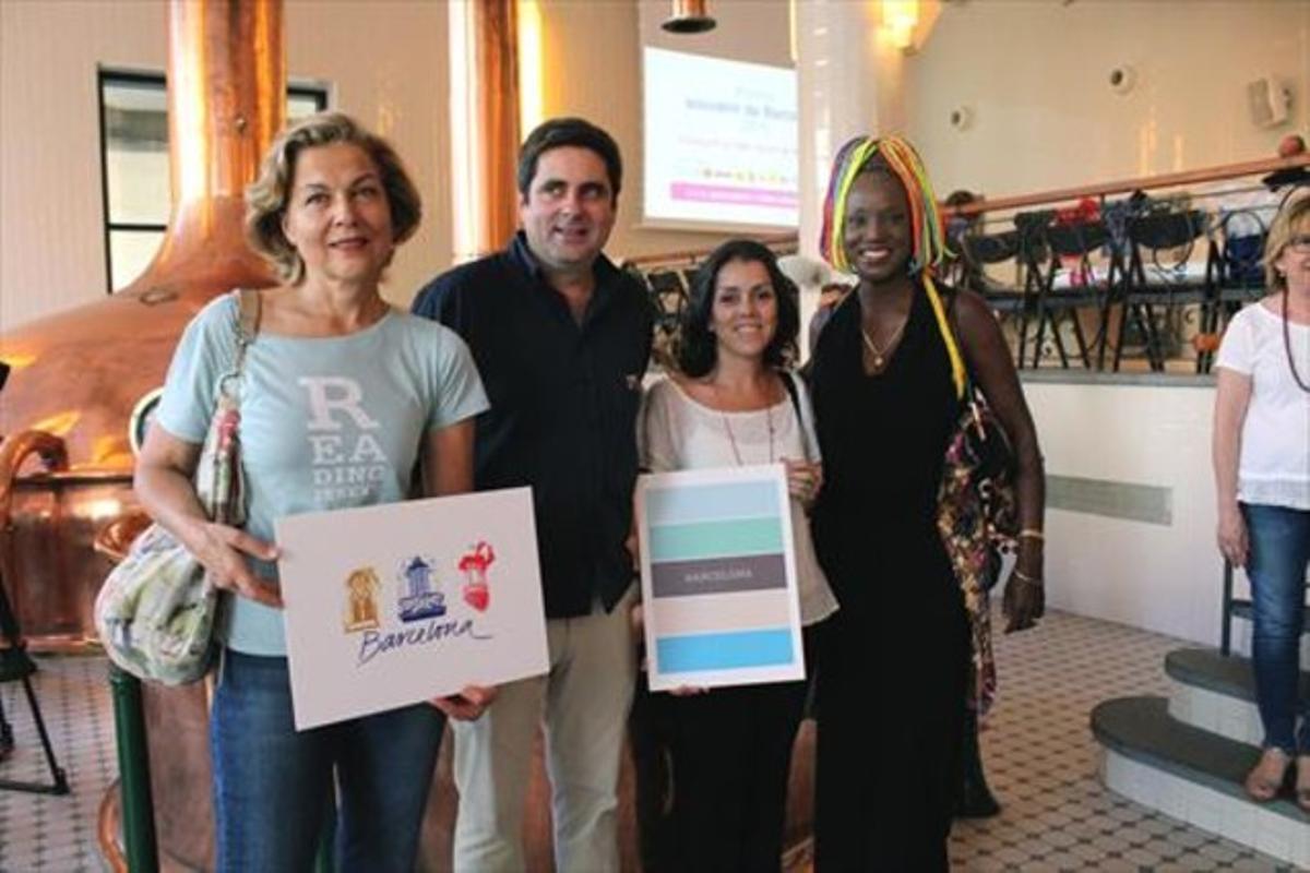 El impulsor del premio junto a dos participantes y la cantante Lucrecia, la madrina. El impulsor del premio junto a dos participantes y la cantante Lucrecia, la madrina.
