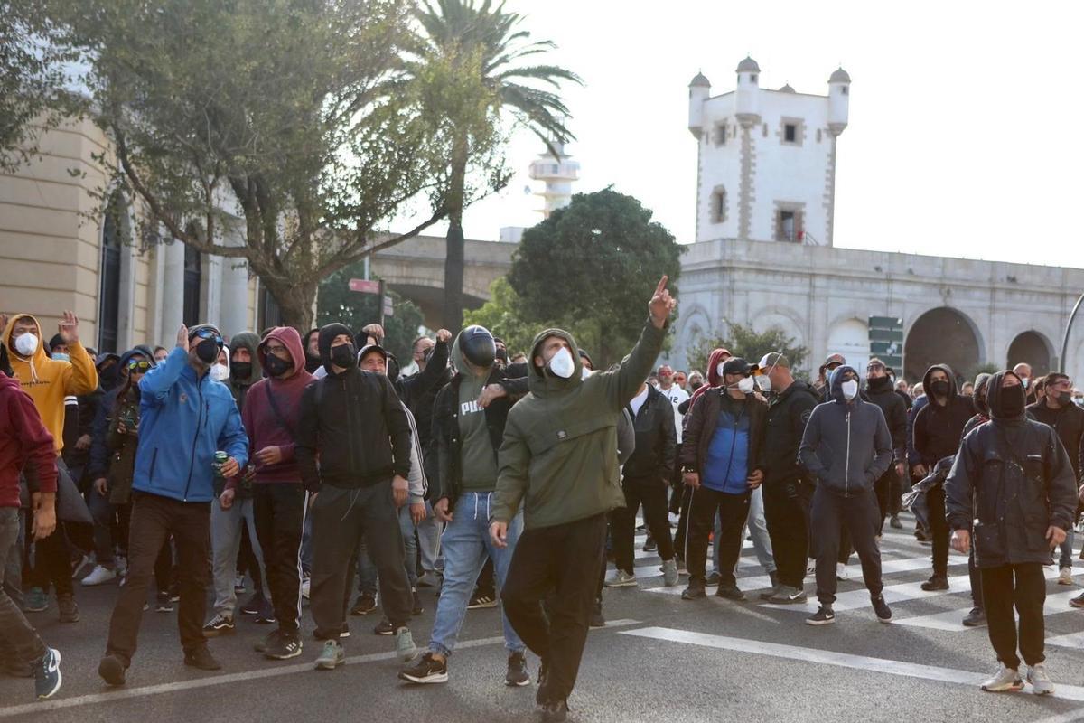 Trabajadores del metal, durante la manifestación en Cádiz por la huelga del metal.