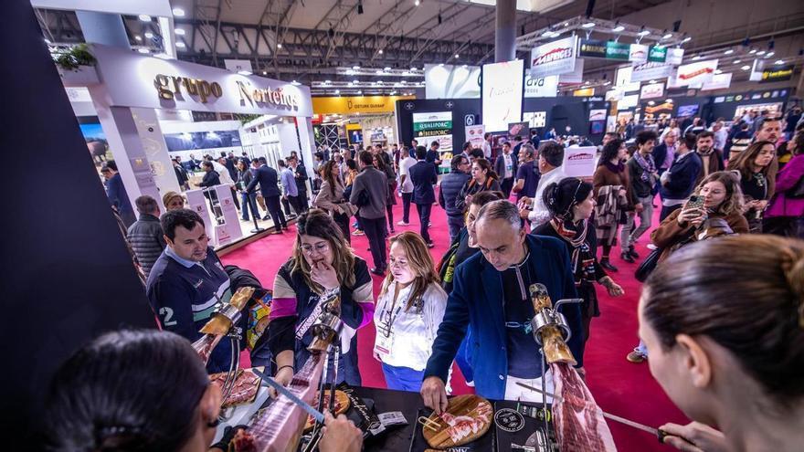 Los españoles gastan 43.500 millones de euros al año en comer, beber o picar algo fuera de casa