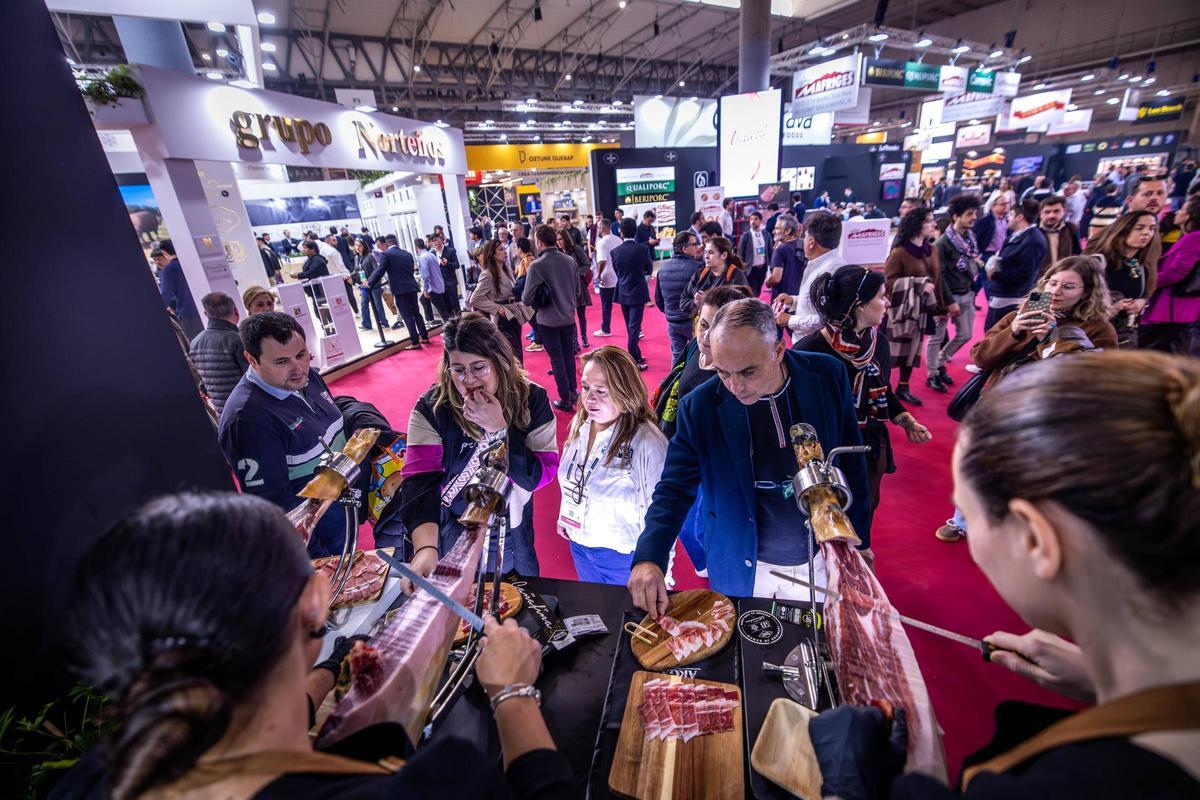 Aspecto del salón Alimentaria, que se celebra en la Fira de Barcelona, este lunes.