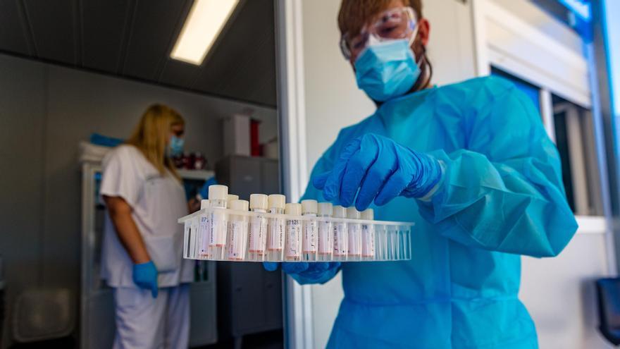 Muestras recogidas en el auto-covid del Hospital Comarcal para los test PCR.