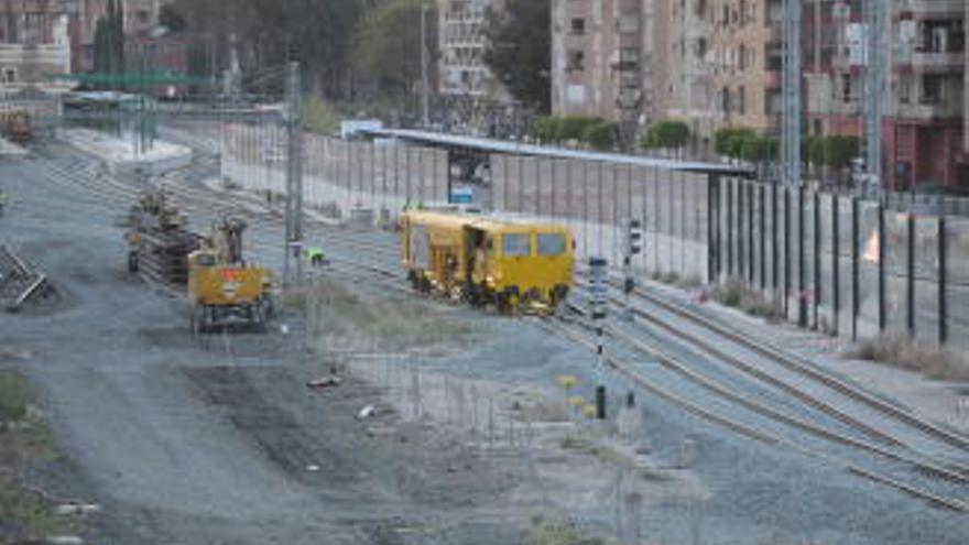 Obras de soterramiento junto a la estación del Carmen, en Murcia.