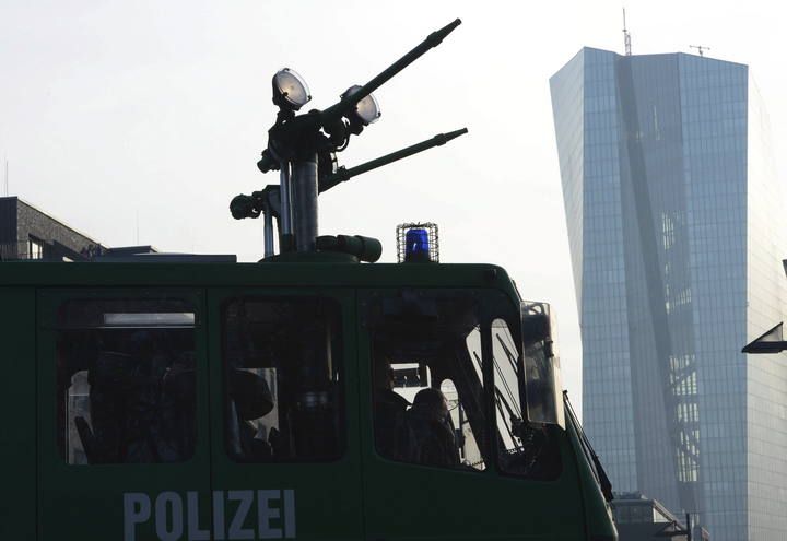 PROTESTA DE BLOCKUPY ANTE LA SEDE DEL BCE