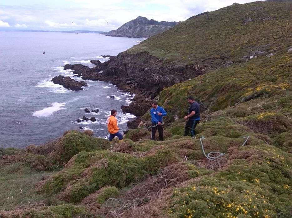 Rescatan la planeadora del hombre muerto en Cangas