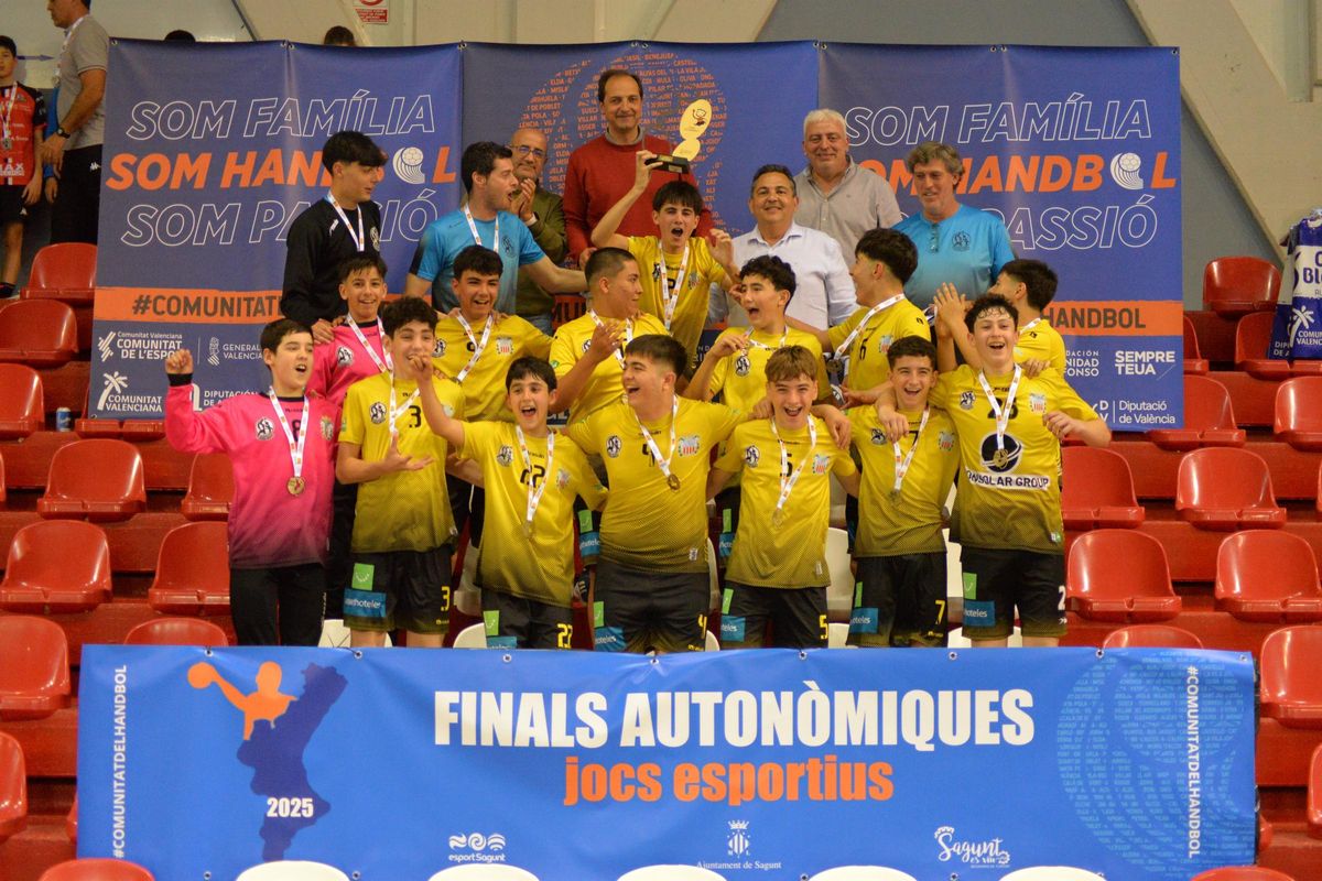 Monsolar CBM Maristas Algemesí reina en la categoría infantil masculina.