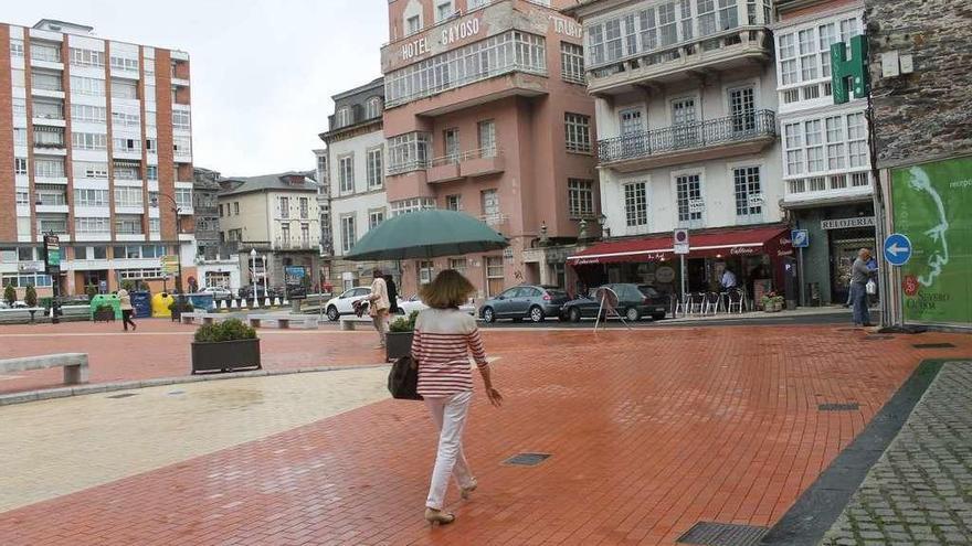 Los taxis de Luarca, pendientes del teléfono para regresar a la plaza