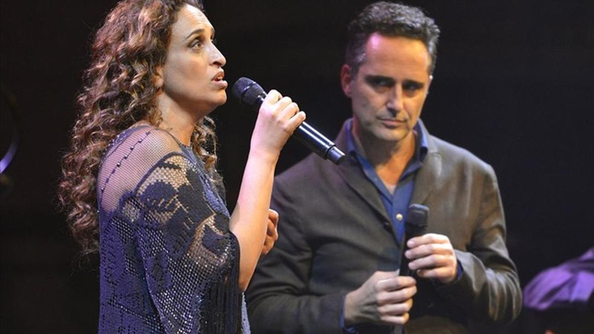 Concierto de 25 Aniversario de NOA en el Liceu con invitados. En la imagen con Jorge Drexler.