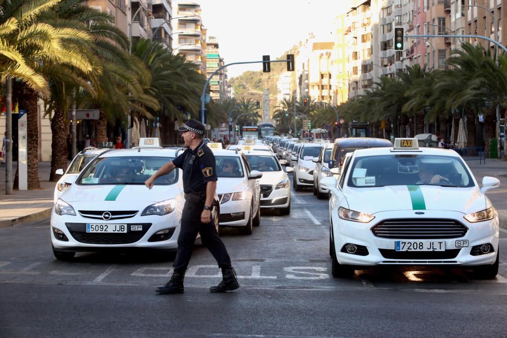 Taxistas de Alicante y Elche colapsan las principales calles de la capital