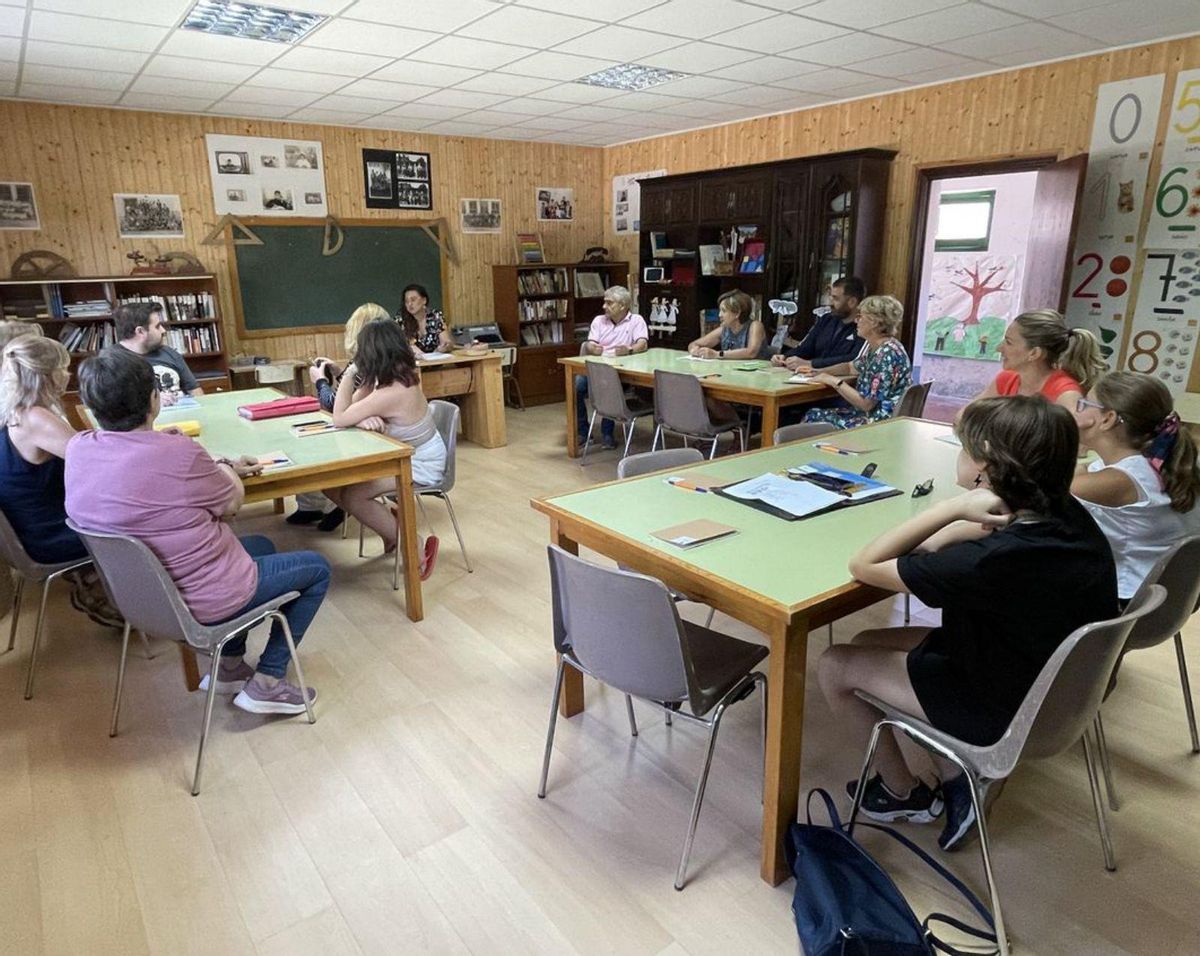 La vida vuelve a las aulas abandonadas