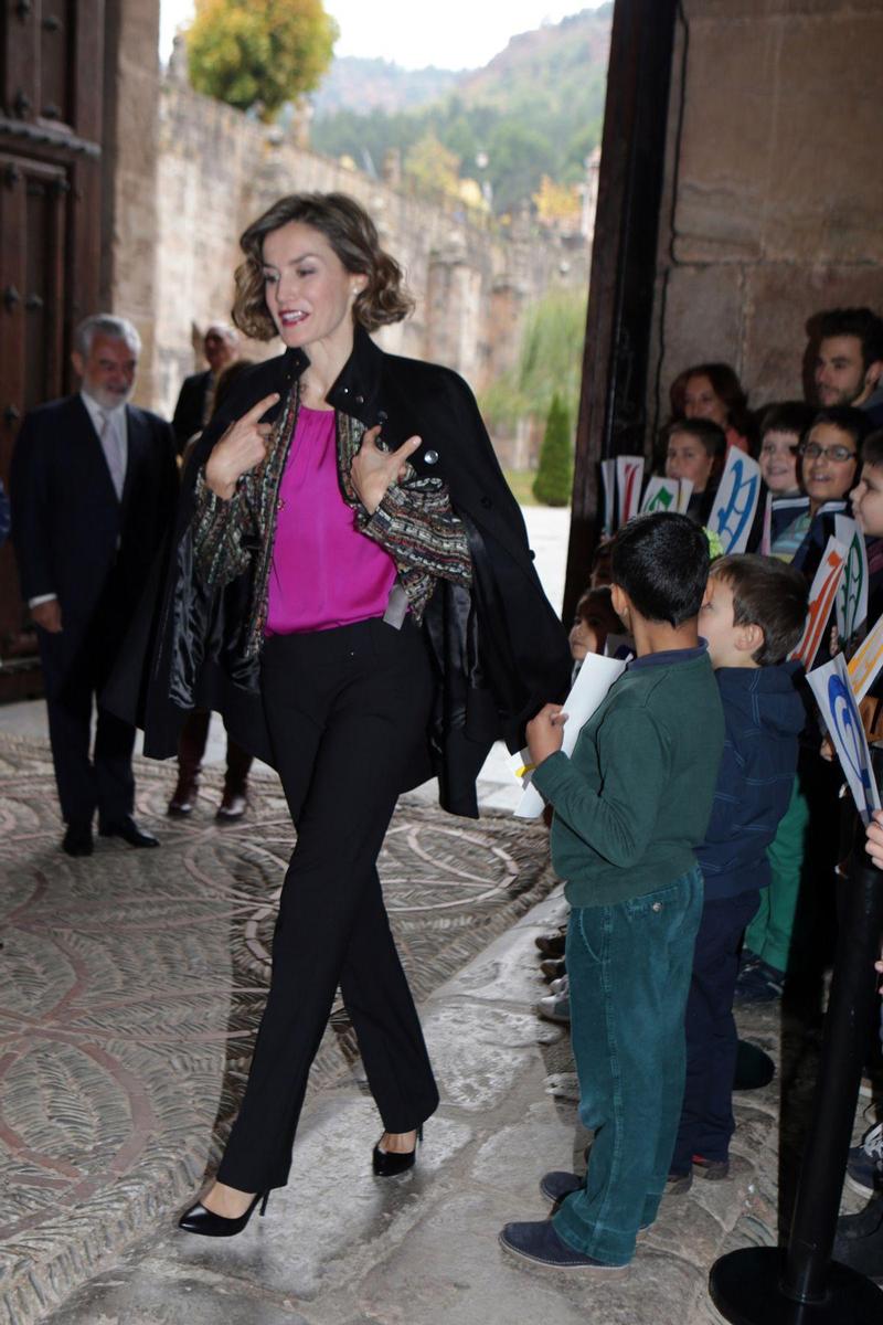 Letizia Ortiz se rinde al violeta en su visita a Logroño