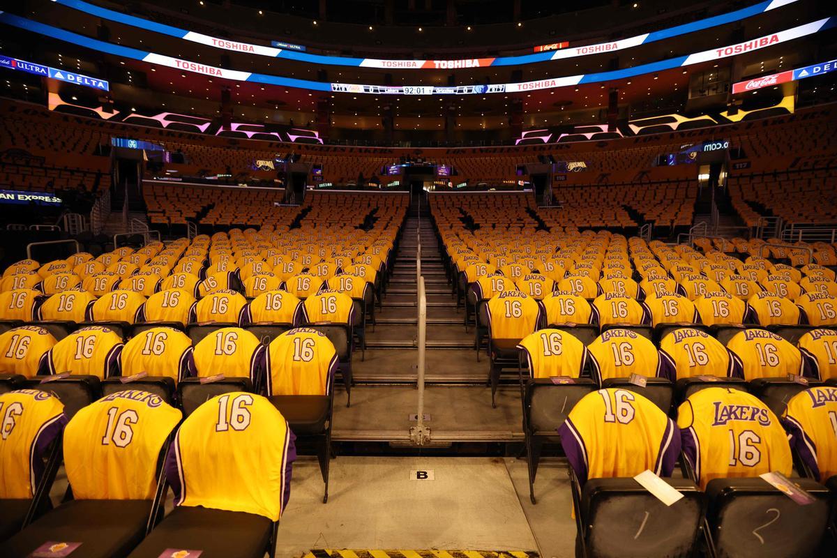 Los Lakers retiran la camiseta de Pau Gasol