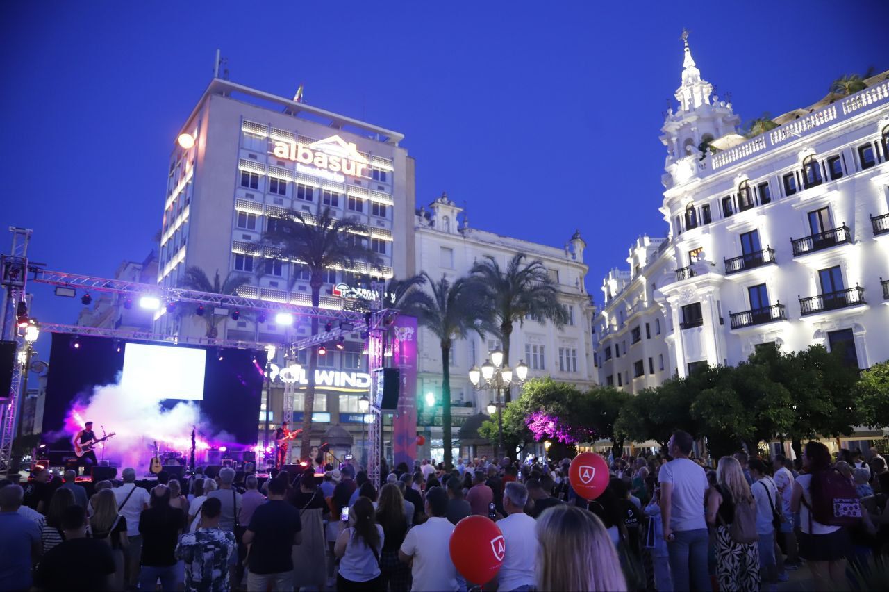 El centro de Córdoba se llena de ambiente en la Shopping Night 2025
