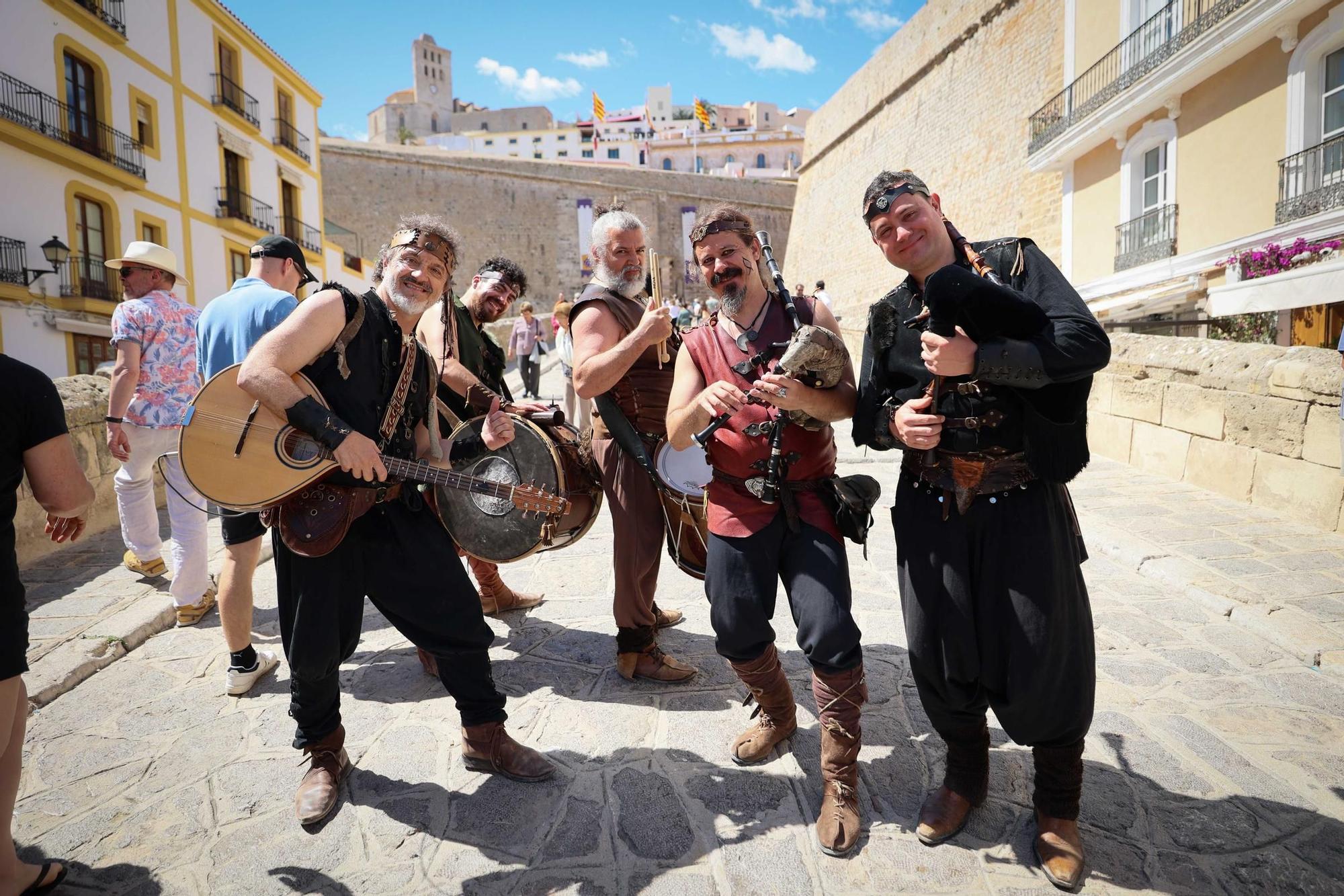 Compras de último día en la feria Eivissa Medieval