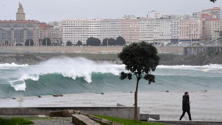 Activada la alerta naranja por fuerte oleaje y viento en la costa de Galicia