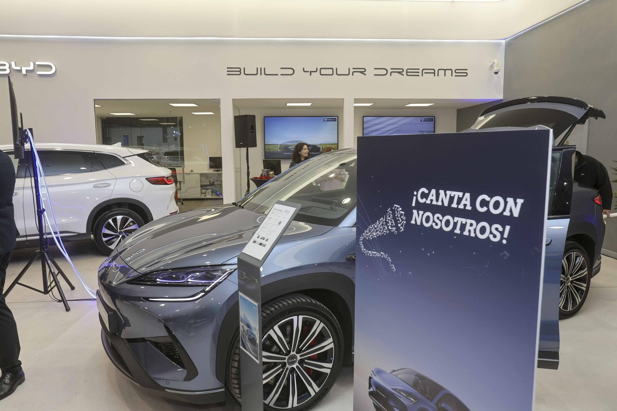 QUADIS Dream inaugura el primer centro BYD en Alicante.