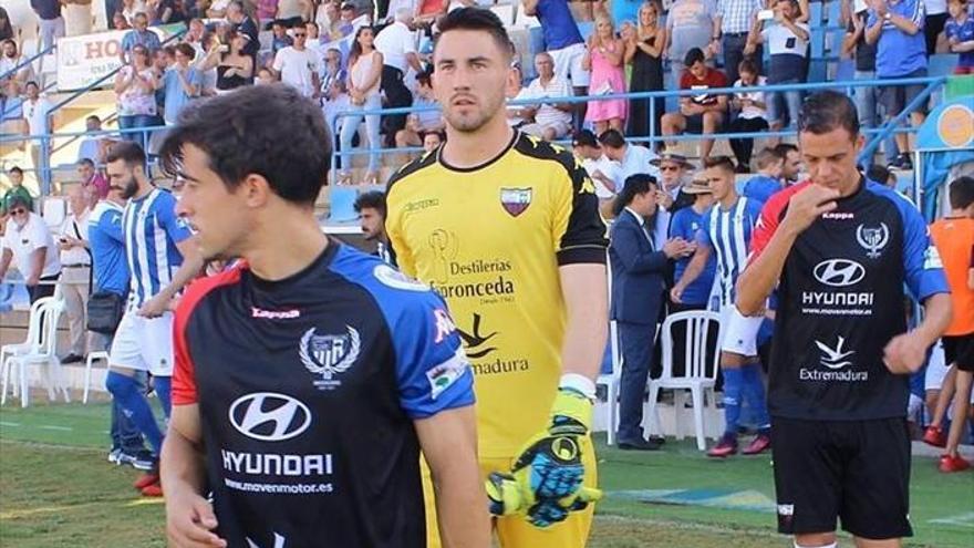 El guardameta del Extremadura culpa a la mala suerte del gol de Écija