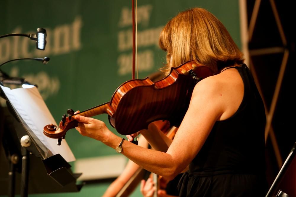 Los músicos integran un cuarteto formado por dos violines, una viola y un violonchelo