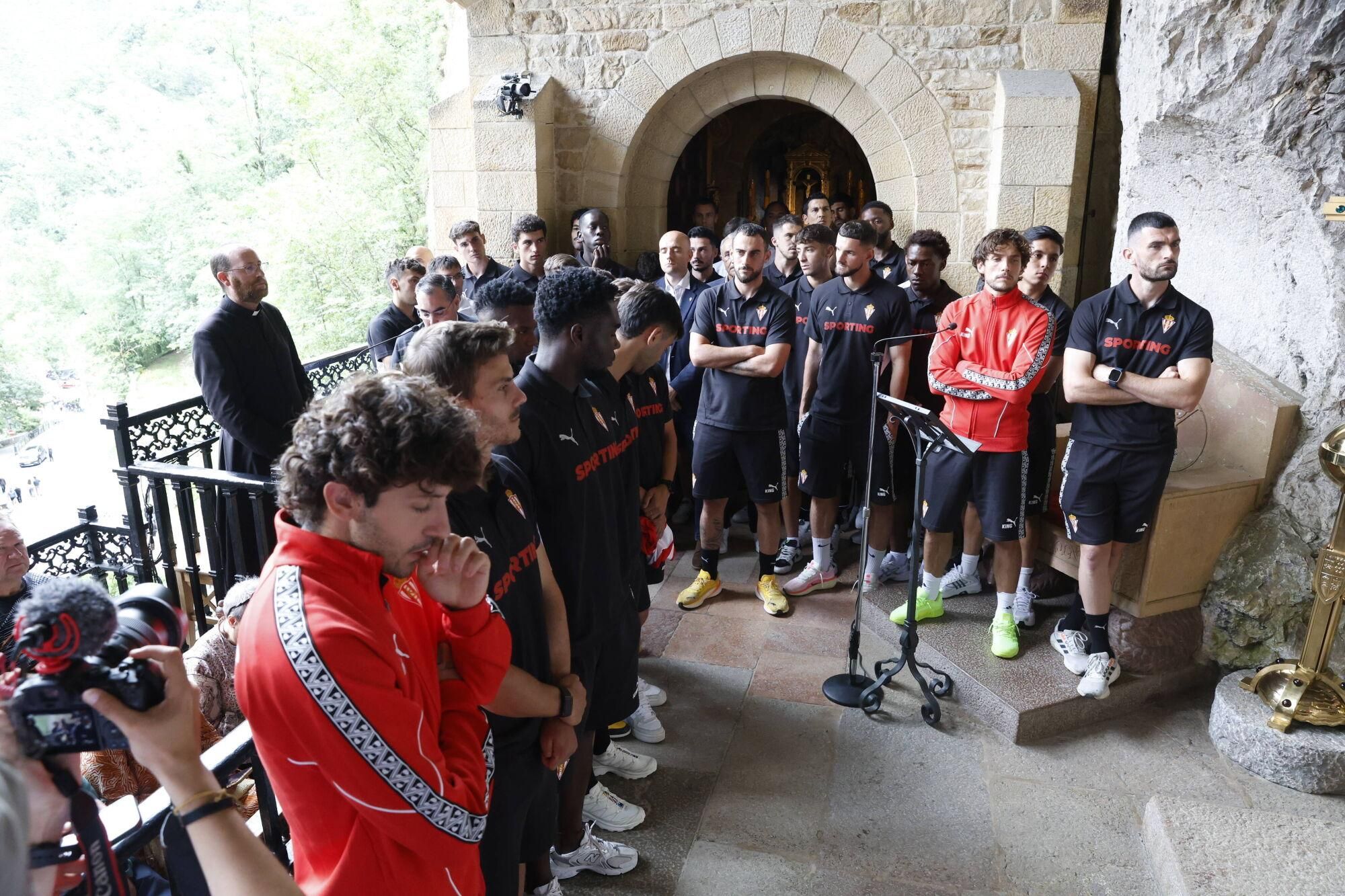 EN IMÁGENES: Visita del Sporting a La Santina en Covadonga