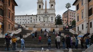 Archivo - Vista de las emblemáticas escaleras de la plaza de España de Roma