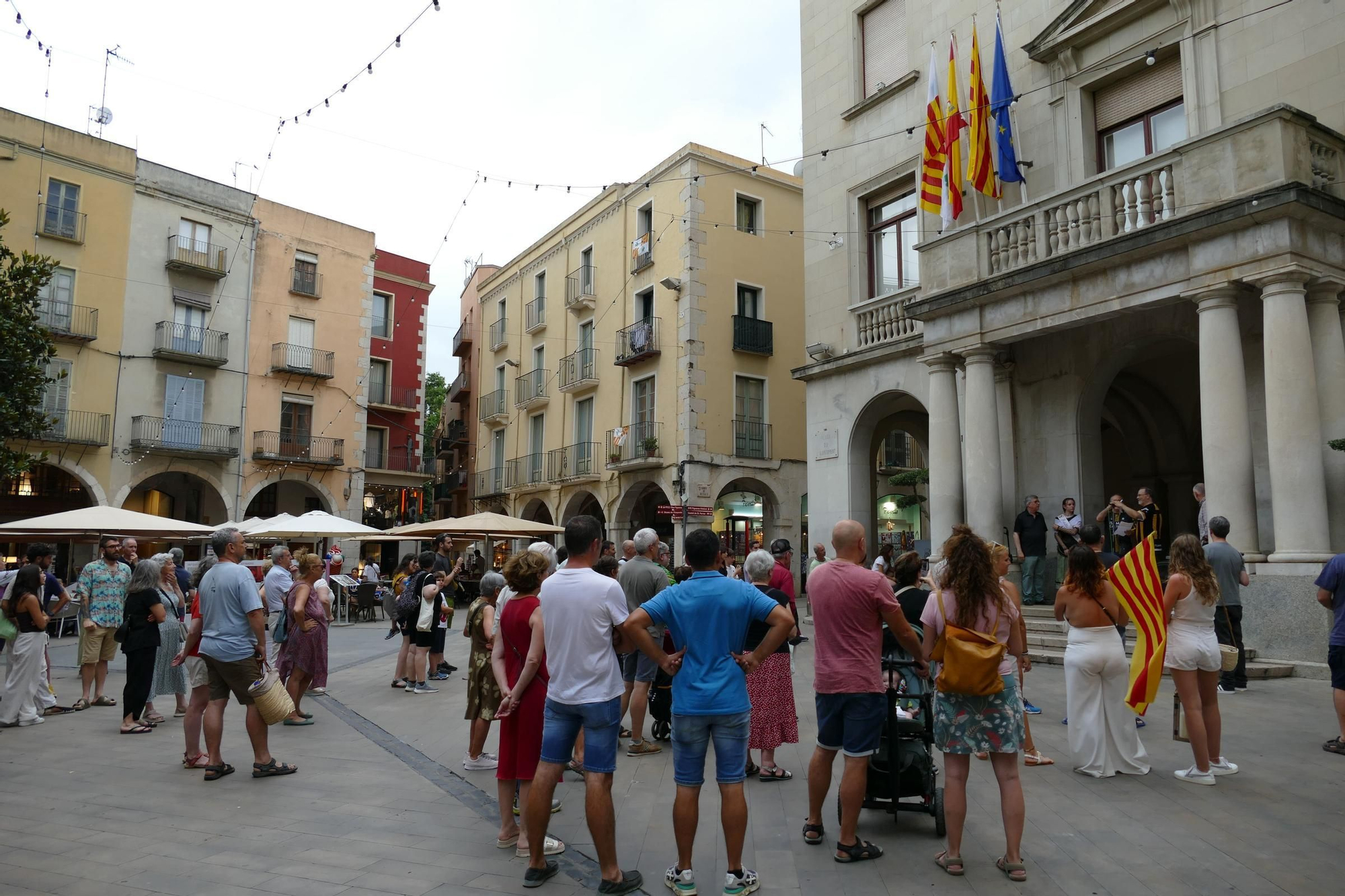 Figueres rep la Flama del Canigó i reparteix la llum de la catalanitat per tota la comarca