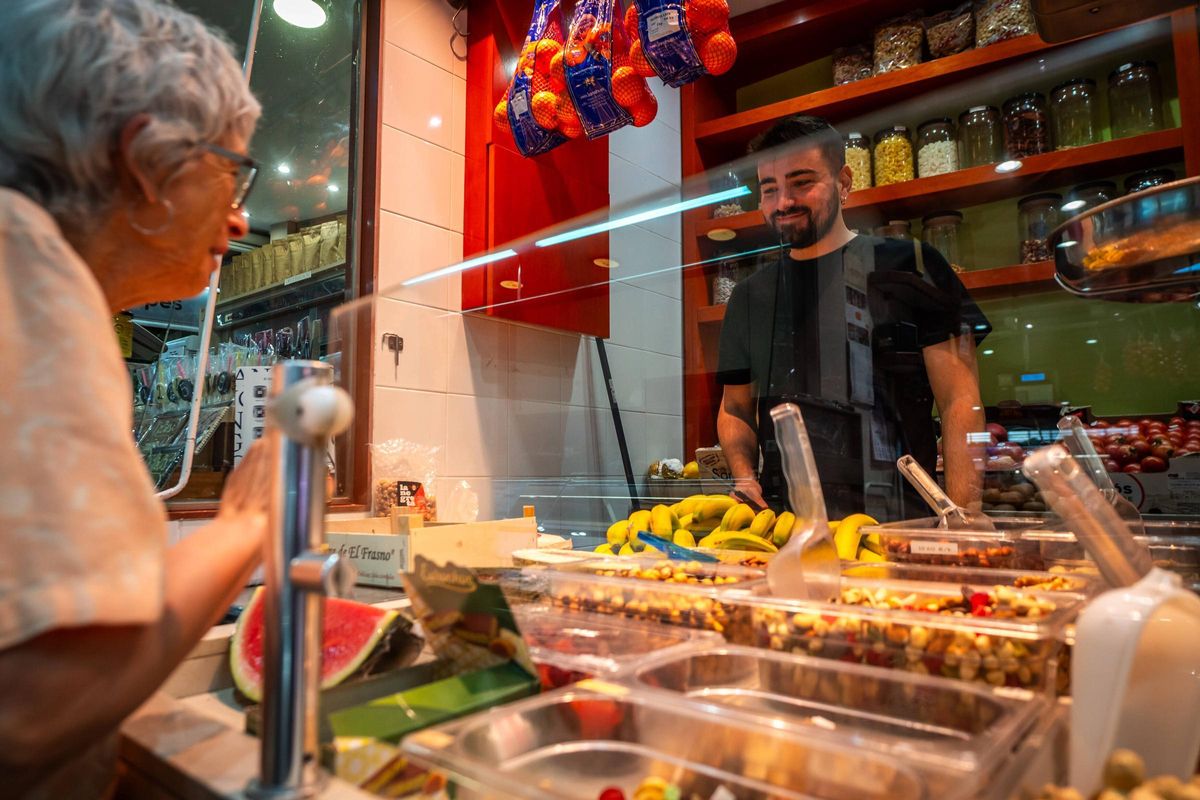 Imagen de la parada 'Fruits Secs Àngels' en el Mercat Central de Sabadell.