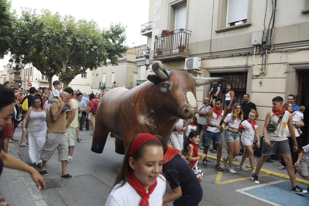 'Encierro' amb toros de plàstic a Sant Vicenç