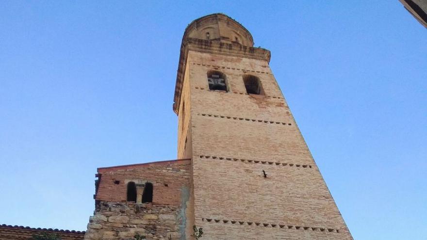 La torre principal es toda de ladrillo, a diferencia del edificio.  | SERVICIO ESPECIAL