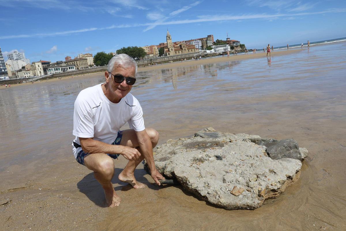 La roca que sorprendió a los bañistas de San Lorenzo, en imágenes