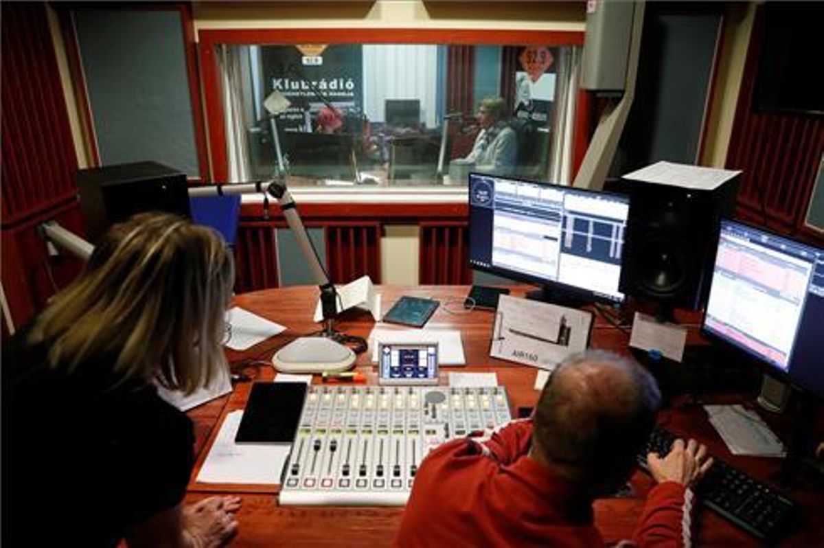 La UE condemna el tancament de l’última cadena de ràdio independent hongaresa La UE condemna el tancament de l’última cadena de ràdio independent hongaresa