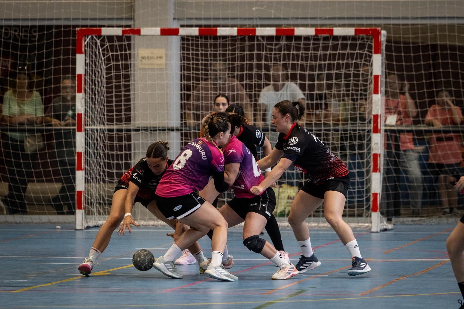 En imágenes | Empate entre el Schär Colores y el Laurko Errotobarri