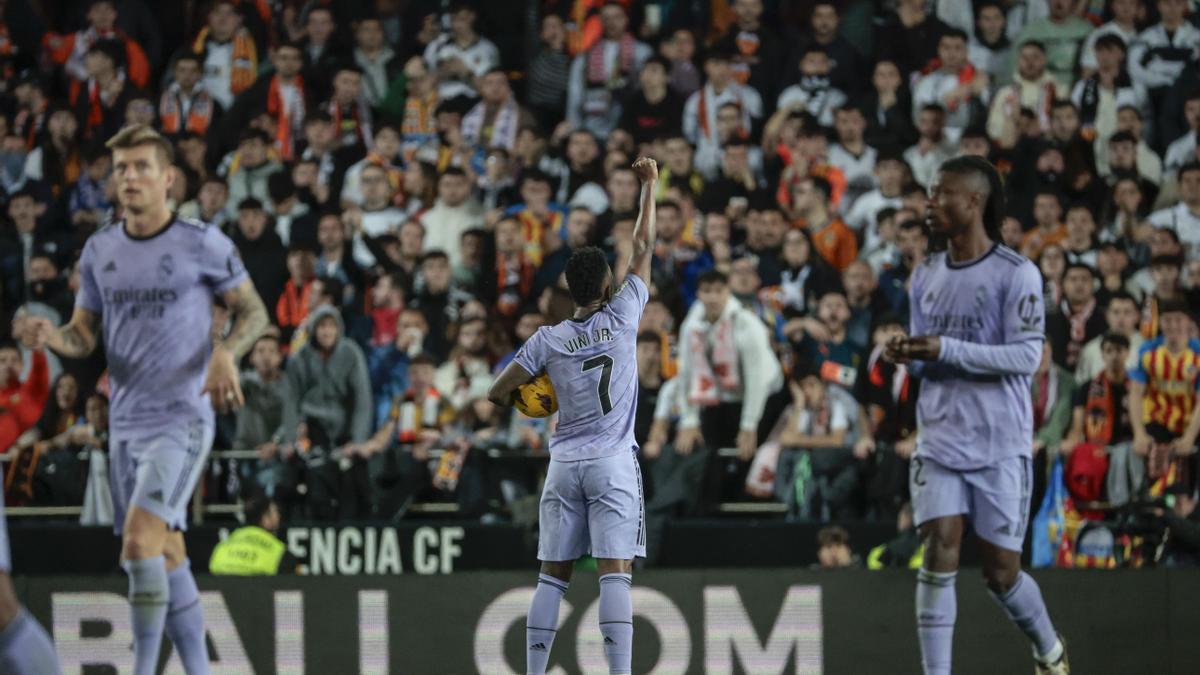 Vinicius Junior celebra su gol frente al Valencia.