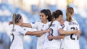 Las jugadoras del Madrid celebran uno de los goles