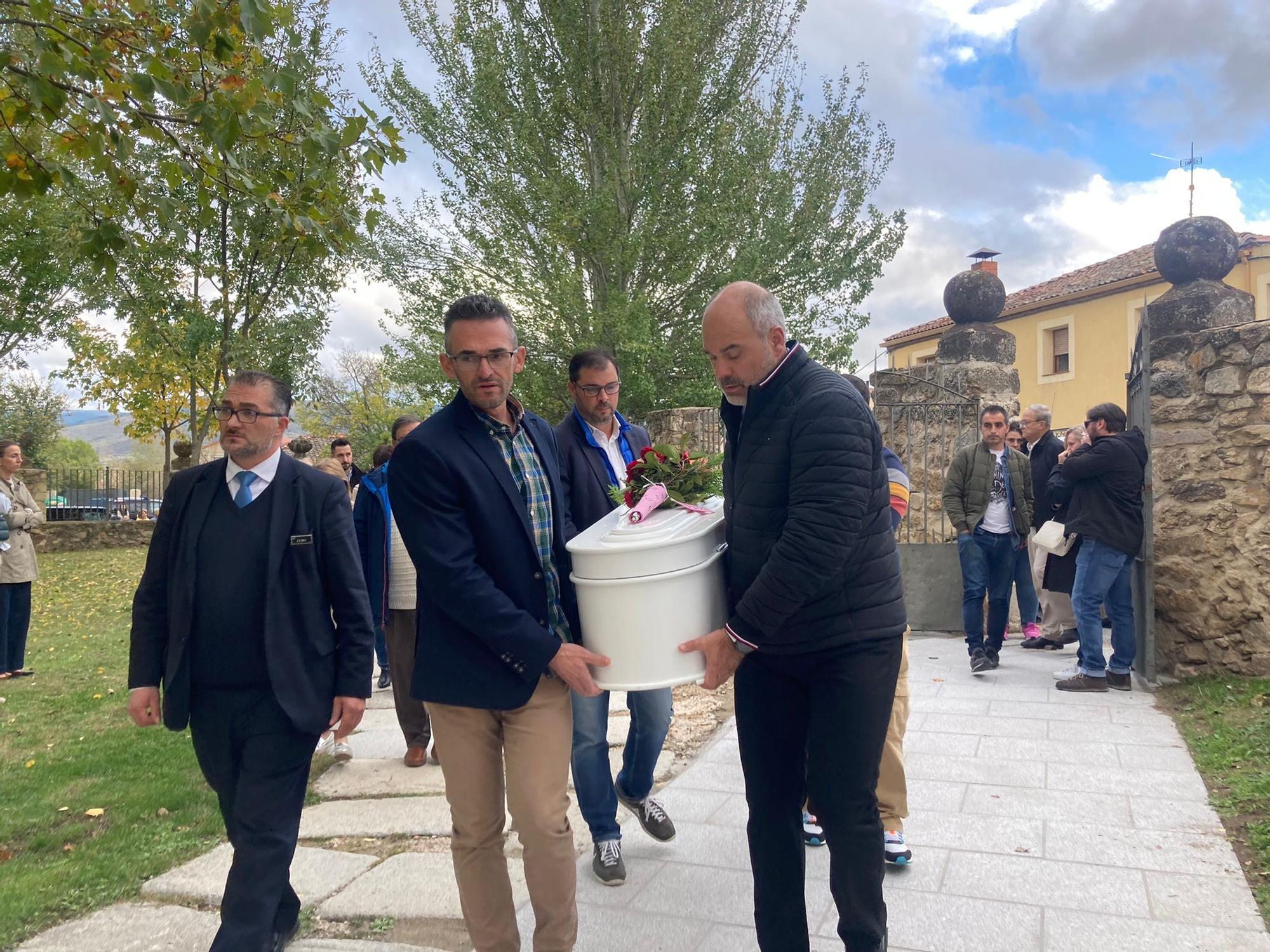 En imágenes: Funeral el Torrecaballeros, Segovia, por la niña asesinada en Gijón