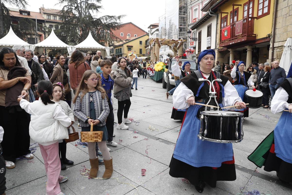 EN IMÁGENES: El desfile de carrozas del Bollo en Avilés