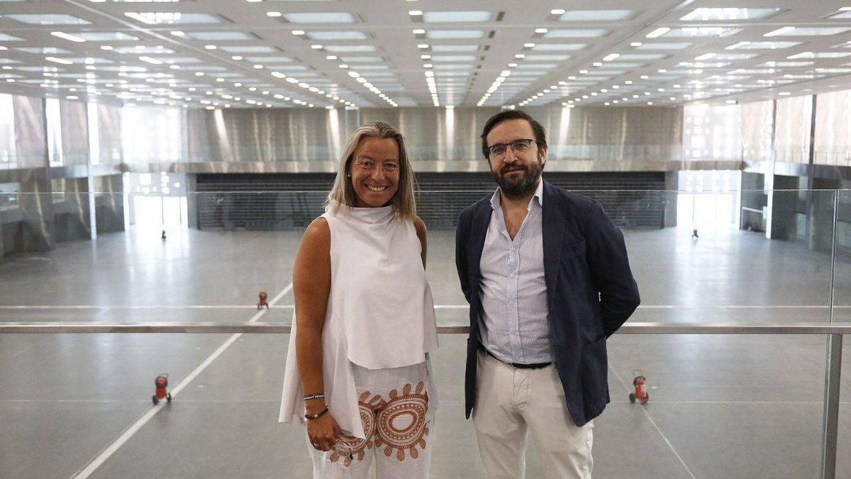 Isabel Albás y Rafael Pérez, en el Centro de Exposiciones, Ferias y Convenciones (CEFC) del Parque Joyero.