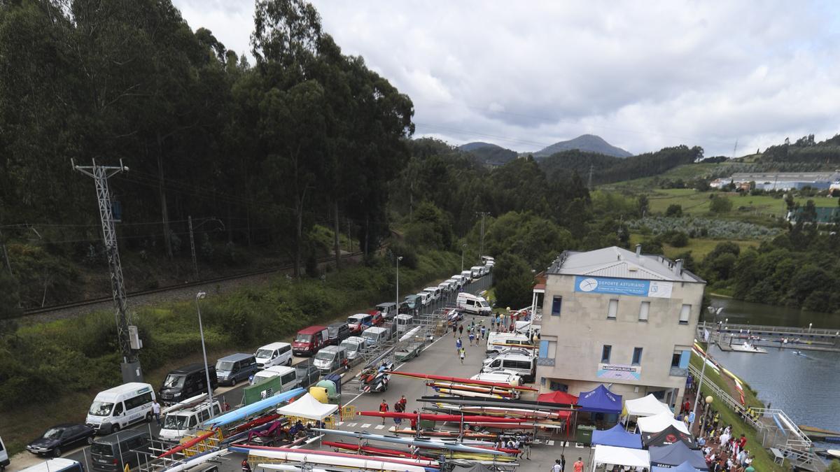 Campeonato de piragüismo en el embalse de trasona