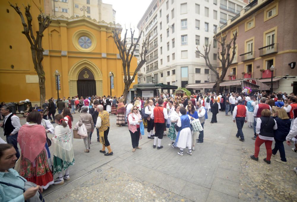 Ambiente en la plaza de las Flores en el Bando