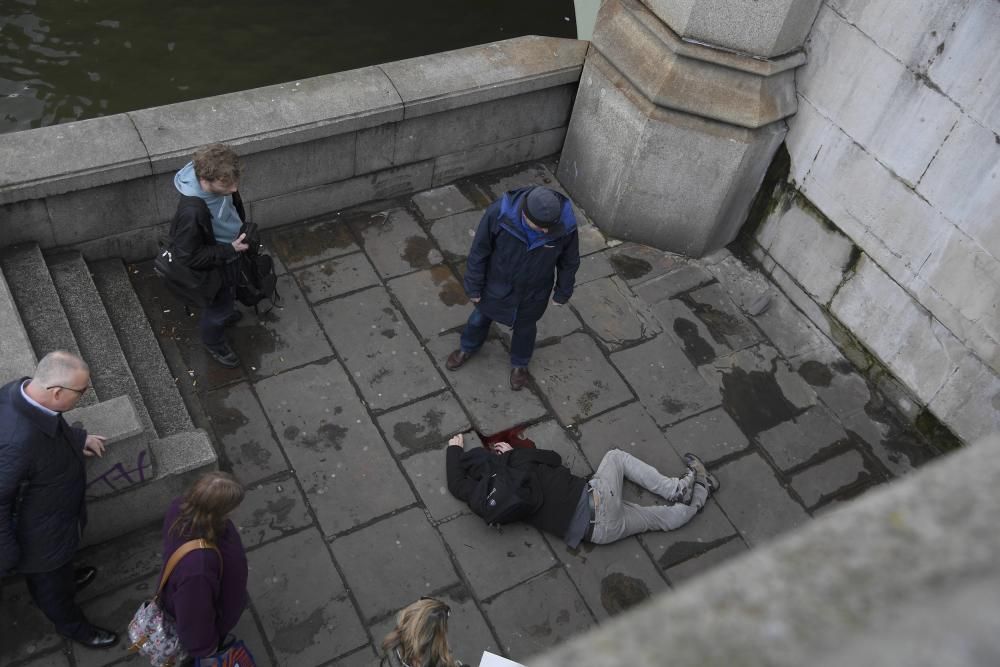 Atentado terrorista en las inmediaciones del Parlamento británico.